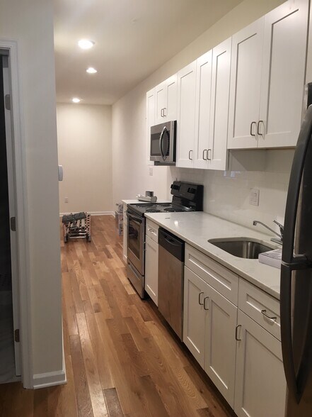 KITCHEN - 303 N 41st St
