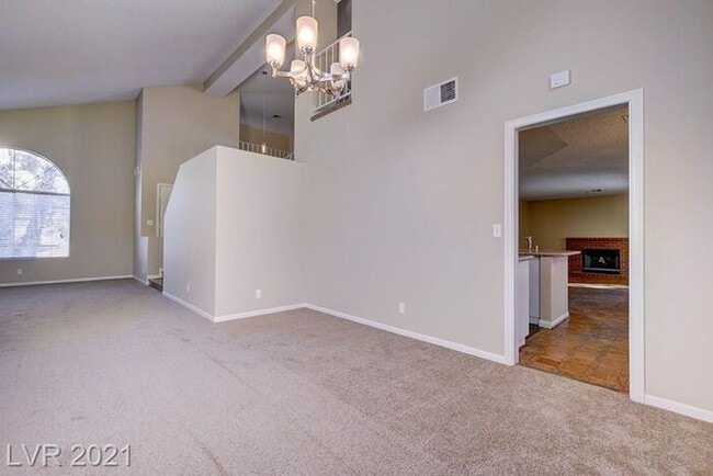 Building Photo - Ready for a BIG house - for little rent in the Heart of GREEN VALLEY.