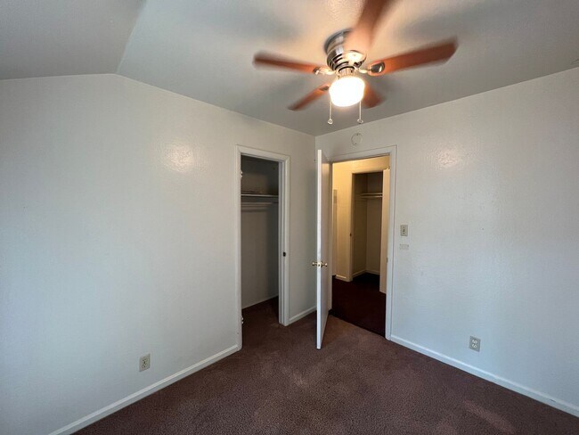 Building Photo - 727/731 W 6th Street