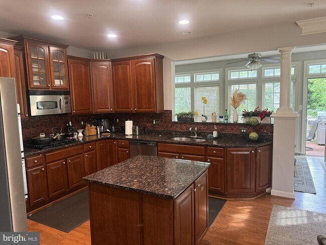 Building Photo - 3008 Hollow Crest Pl
