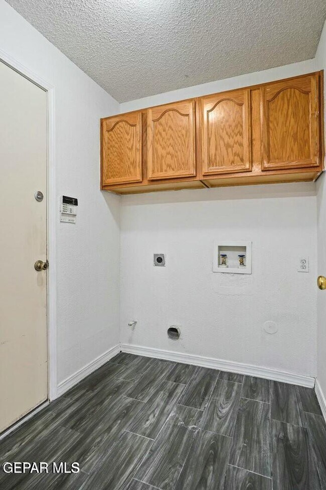 Building Photo - 7037 Luz De Espejo Dr