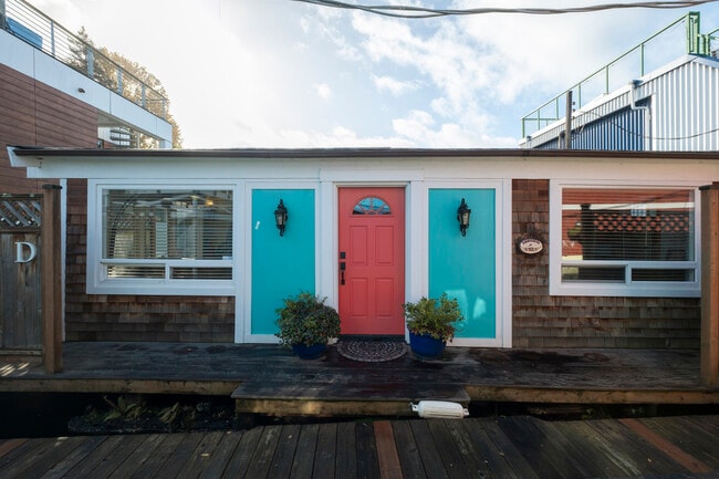 Building Photo - 2031 Fairview Ave E