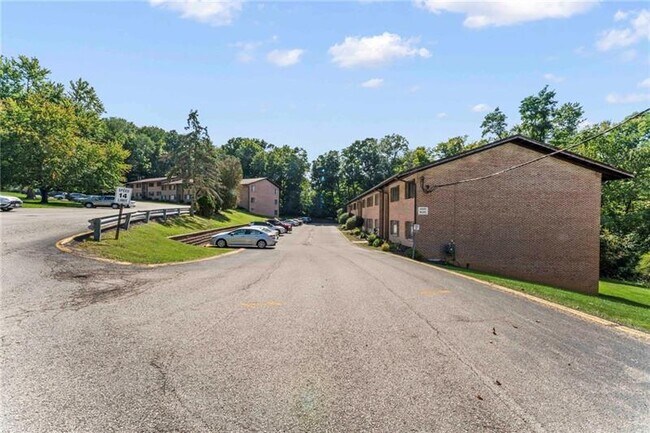 Building Photo - 4073 Sanlin Dr