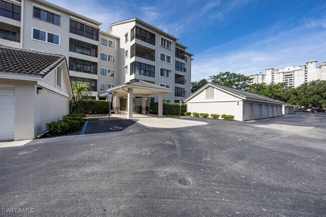 Building Photo - 900 Arbor Lake Dr