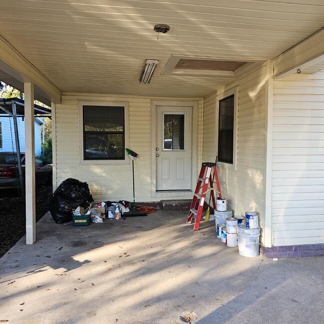 Building Photo - 3221 Choctaw Rd