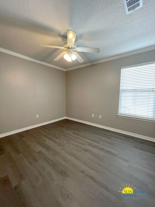 Building Photo - Charming 3 Bedrooms Home in Shalimar!