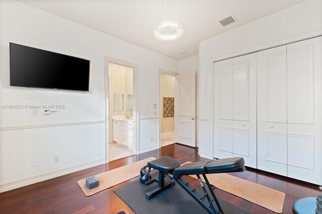 Building Photo - 10775 Blue Palm St