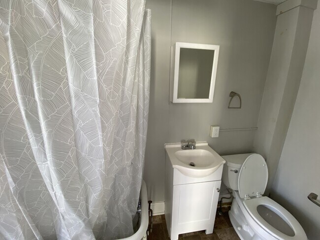 Building Photo - 556 S 2nd St