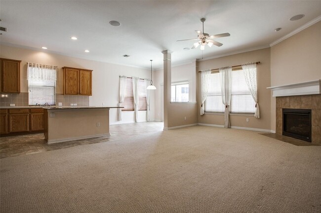 Building Photo - 1420 Canary Dr