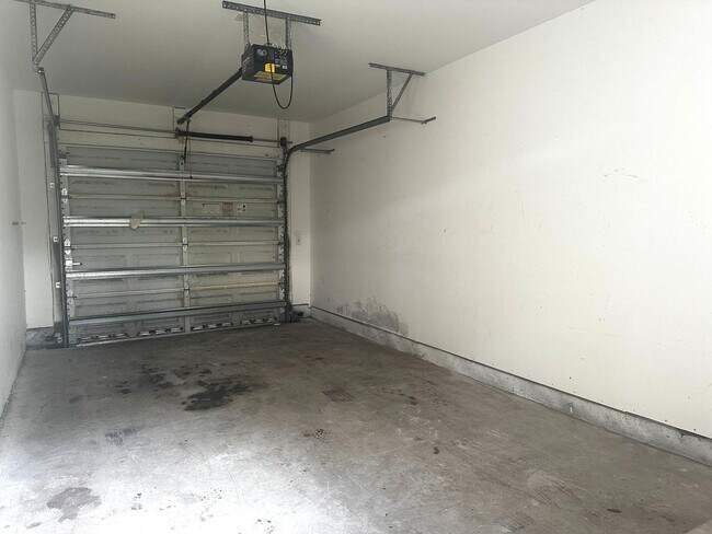 Building Photo - 2Bd/ 2Ba Condo in Premier Delray Beach Location **Optional Private Storage Garage**