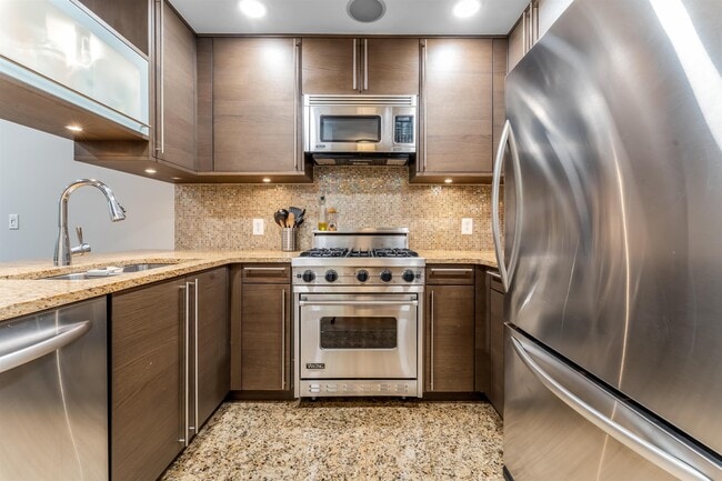 Building Photo - 10 Regent St