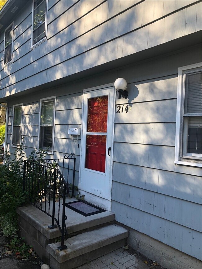 Building Photo - 214 E Spruce St