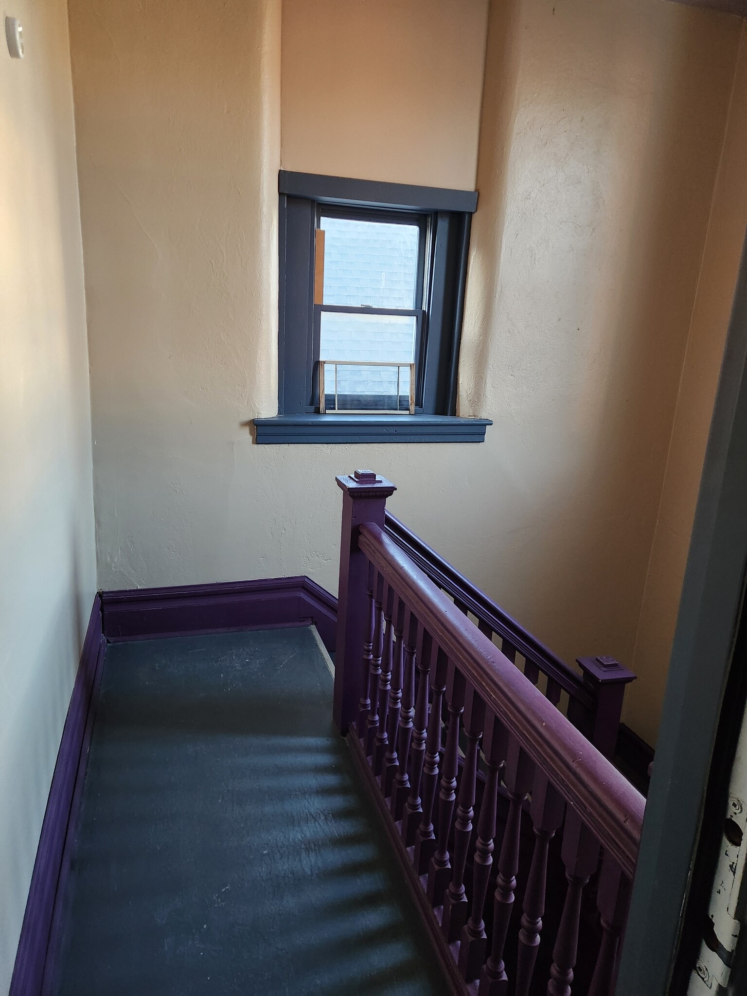 Front entrance/hallway - 111 Verbeke St