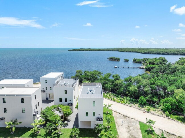 Building Photo - 99 Seaside Ave