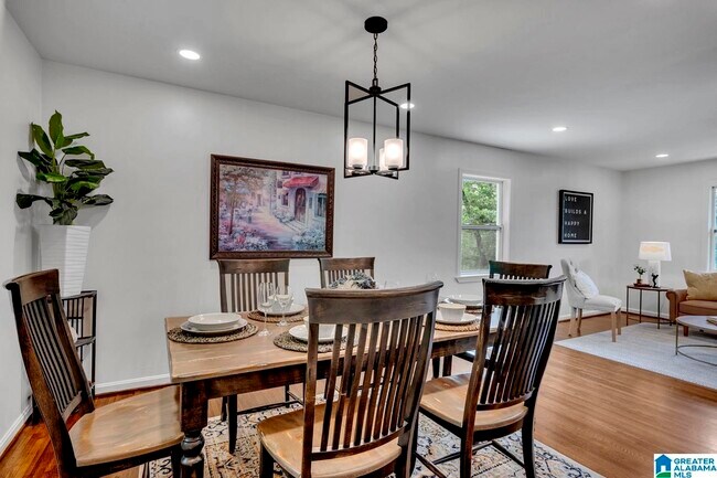 Building Photo - 917 S Forrest Dr