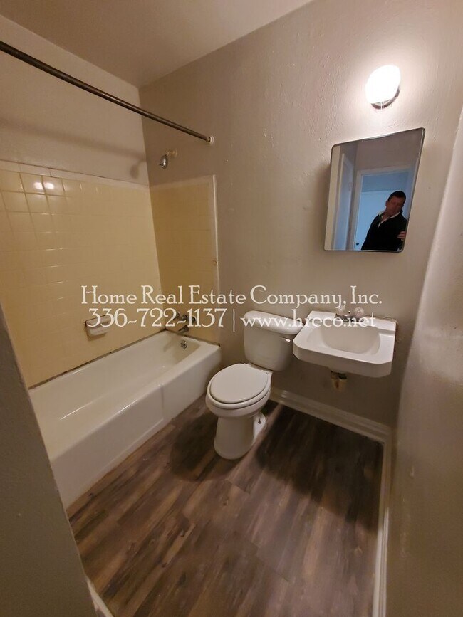 Building Photo - 1332 Gray Ave NE