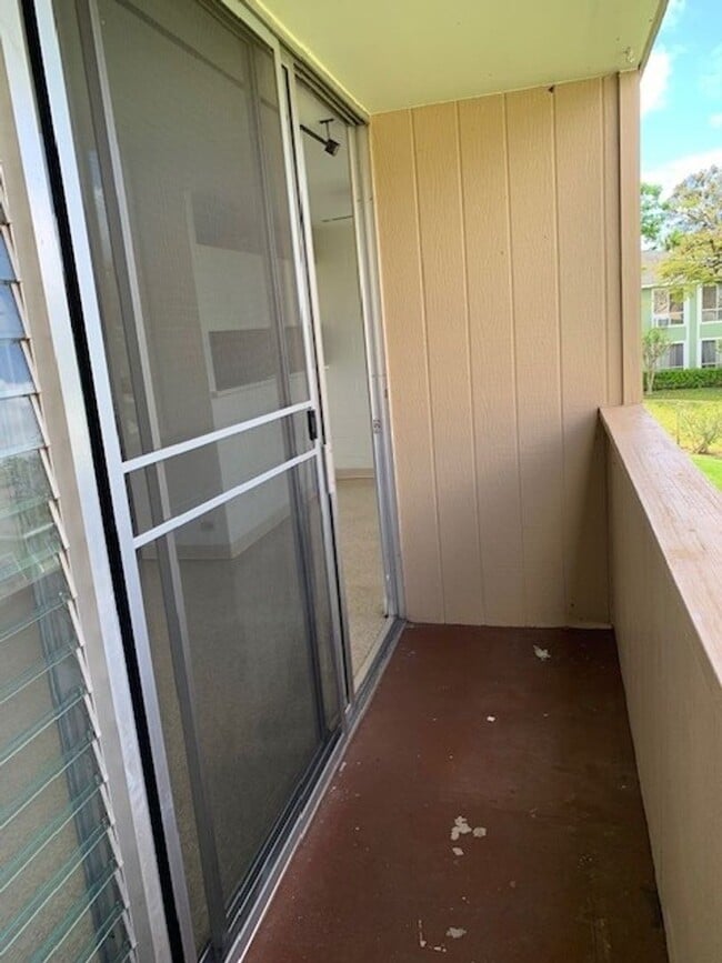 Building Photo - Hokuahi Apts - 2 Bedroom 1 Bath Unit w/ 1 ...