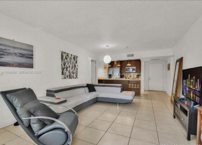 Building Photo - 8160 Geneva Ct