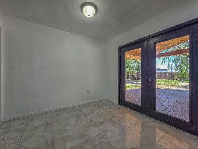 Building Photo - Charming 3-Bed, 2.5-Bath Home in Bethany w...