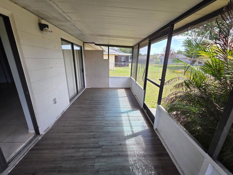 Building Photo - 310 Colonade Ct