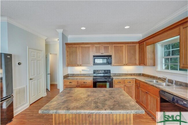 Building Photo - 244 Vining Way