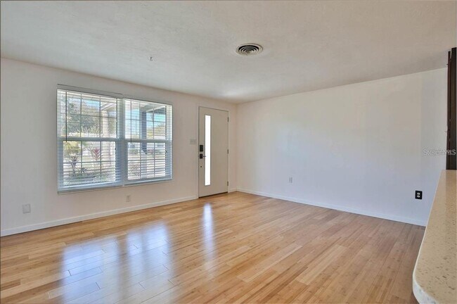 Building Photo - 7355 Cass Cir