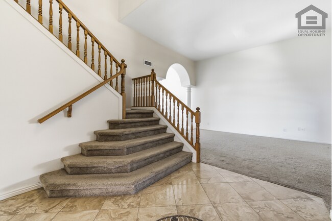 Building Photo - 5Bed/3Bath House at 67th Ave/Deer Valley Rd! Ready for Immediate Move-In! -- GOLF COURSE VIEWS! R...