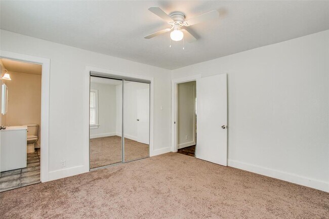 Building Photo - 7119 Farnsworth St
