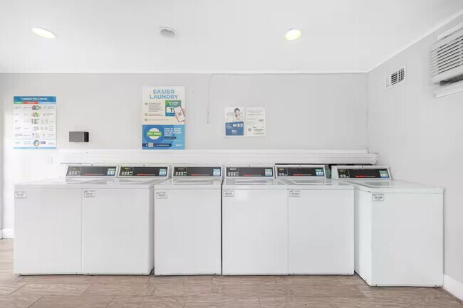 Building Photo - 4301 W Cleveland St