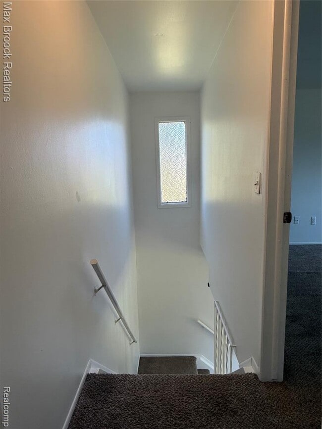 Building Photo - 3028 Moon Lake Dr