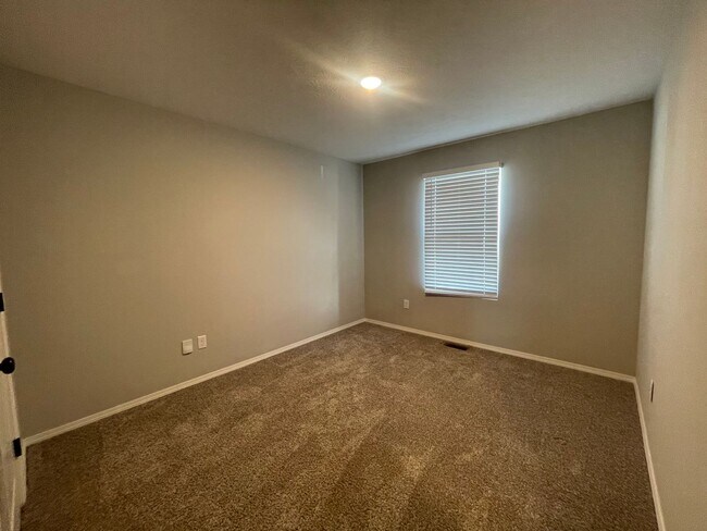 Building Photo - Make this  beautiful modern home yours!!