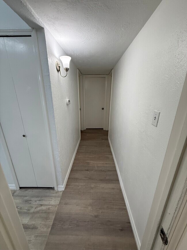 Building Photo - 125 London Ln