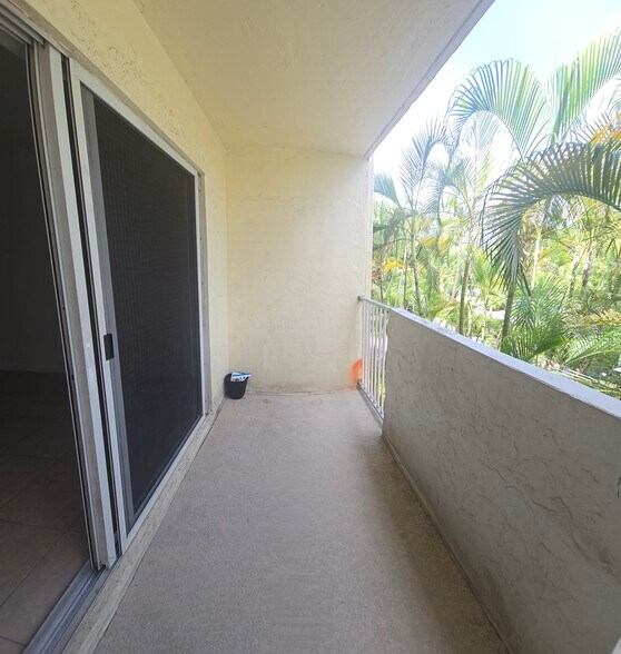 Building Photo - 8950 SW 69th Ct