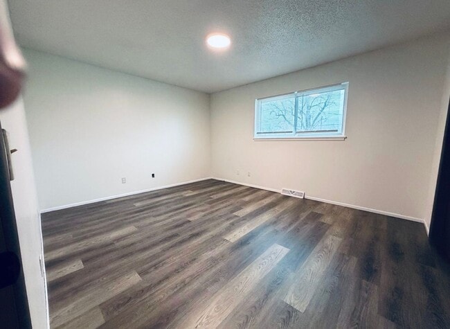 Building Photo - 2 bed and so much more!!!