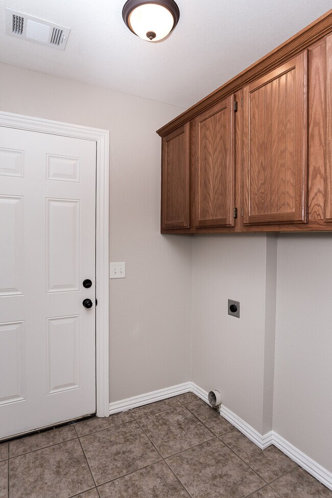 Building Photo - 4069 Glenstone Terrace