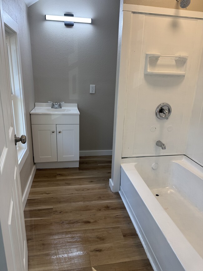 Building Photo - 724 Napoleon St