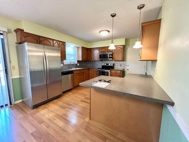 Building Photo - 4 Bedroom, 3 Bath walking distance to Amanda Arnold Elementary!