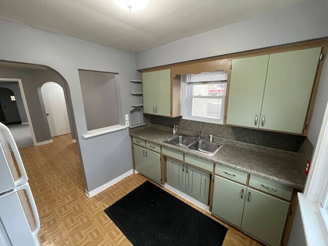 Building Photo - 1430 Minnehaha Ave