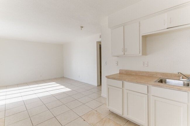 Building Photo - HOUSING CHOICE VOUCHER APPROVED! Bright & Spacious 2-Bedroom Upstairs Unit in Central Las Vegas!