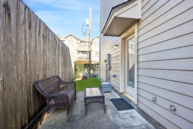 Building Photo - 4113 Blossom St