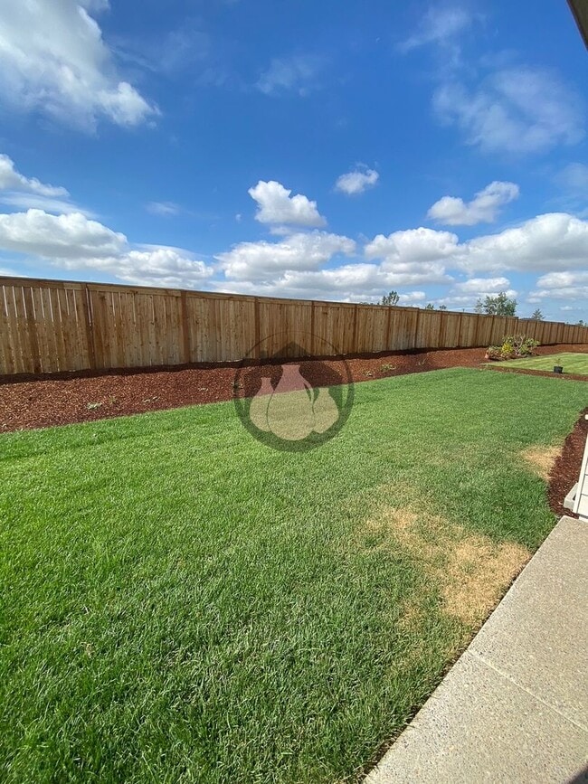 Building Photo - Beautiful Home in Woodburn Coming Soon