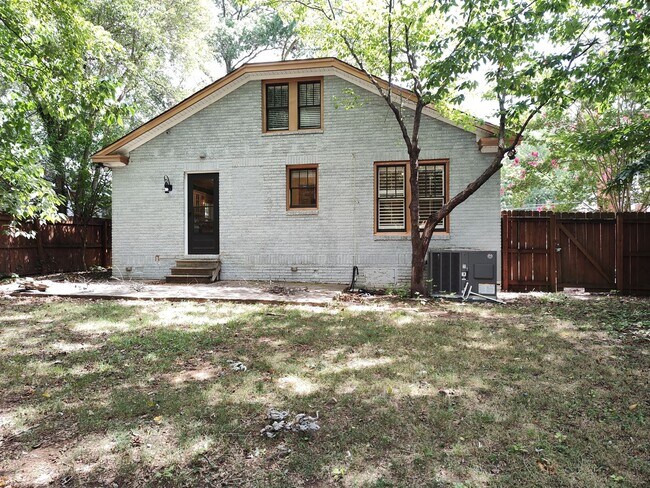 Building Photo - Charming 2-Bedroom, 2-Bath Brick Ranch Home in Midwood!