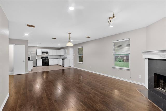 Building Photo - 2216 Chestnut Dr