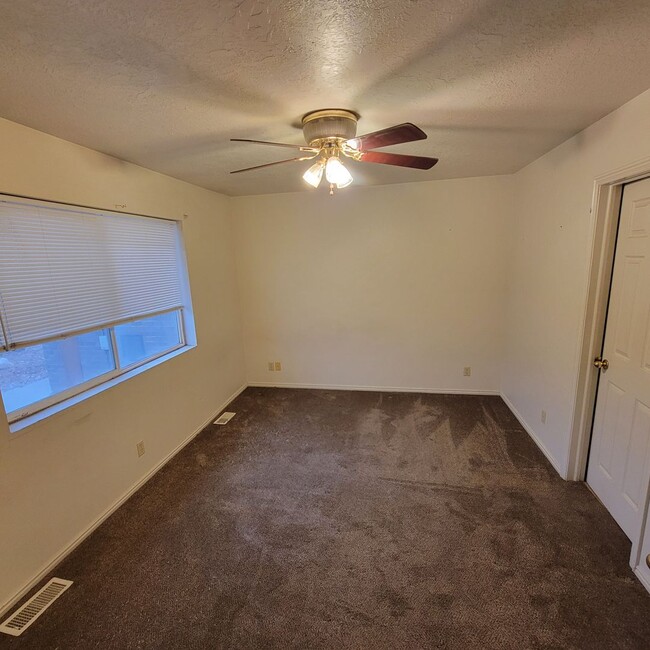 Building Photo - Charming Duplex in Cedar City