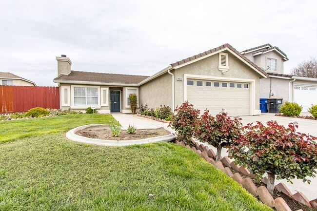 Building Photo - Beautiful Spacious Country Living Home!