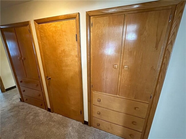 Building Photo - 728 N Pike Rd