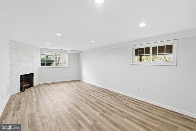 Building Photo - 7821 Cayuga Ave