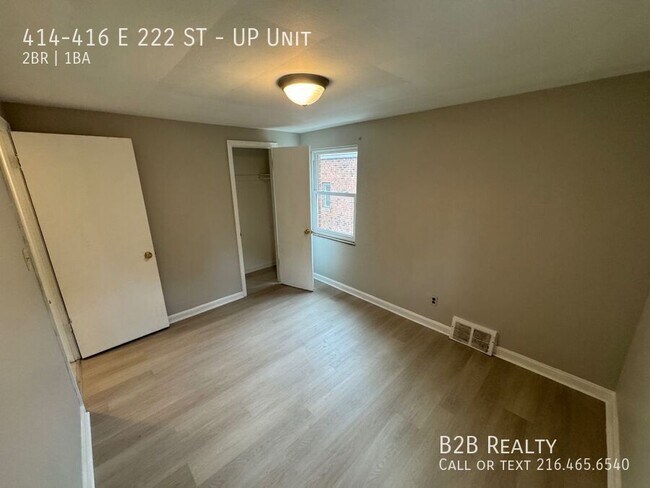 Building Photo - 414-416 E 222 ST-UP Unit