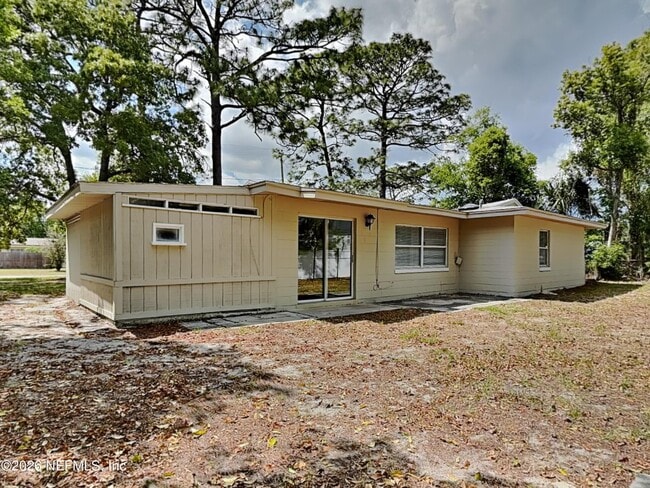 Building Photo - 10927 Regency Dr