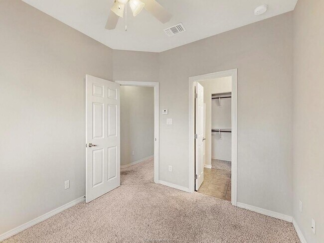 Building Photo - Lakeridge Townhomes #2607